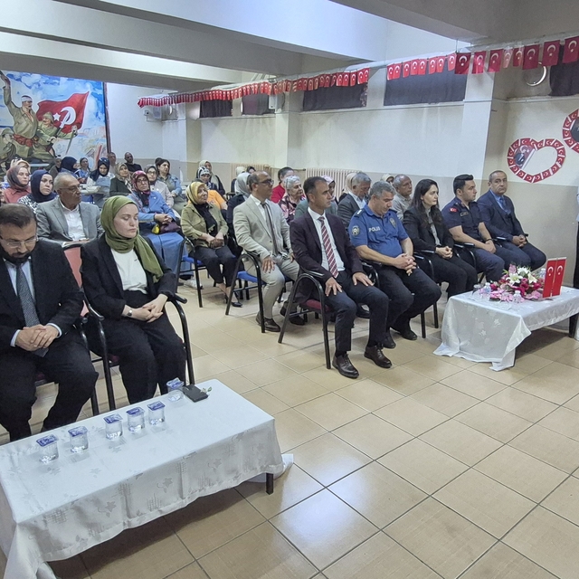 Bahşılı'da Halk Eğitimi Merkezi yıl sonu sergisi açıldı