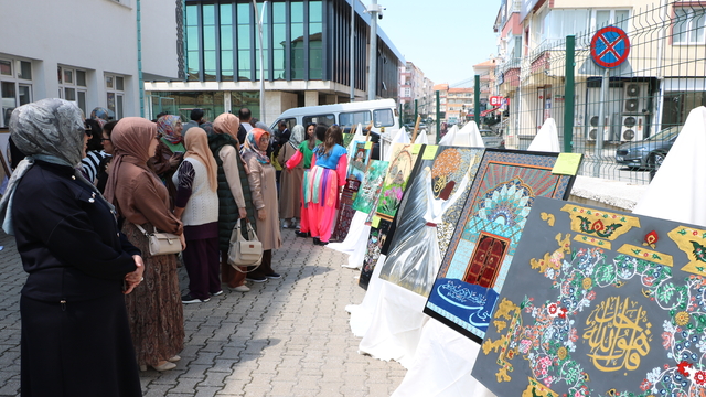 Yozgat'ta Halk Eğitimi Merkezi yıl sonu sergisi açıldı