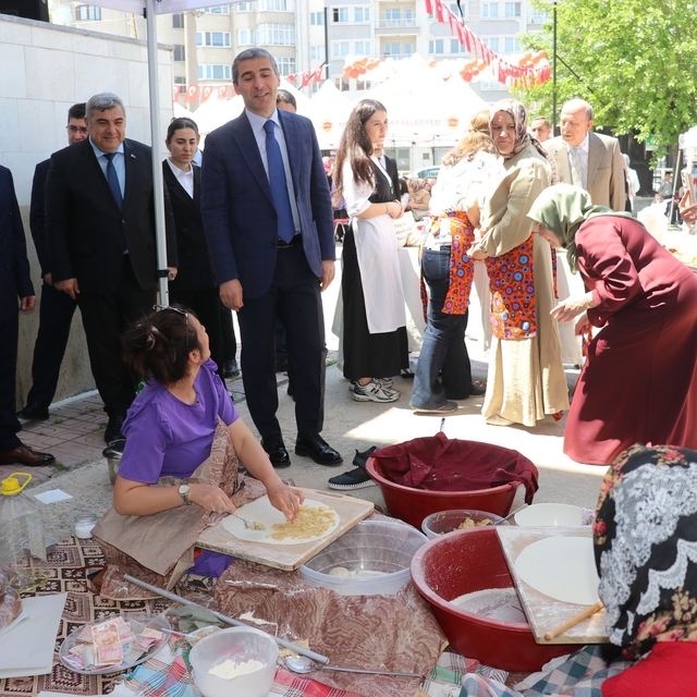 Halk Eğitim Merkezi Müdürlüğünde yıl sonu sergisi açıldı
