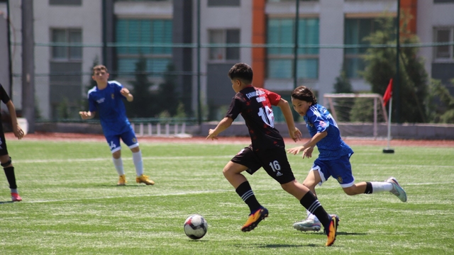 Karabük'te okul sporları futbol heyecanı başladı