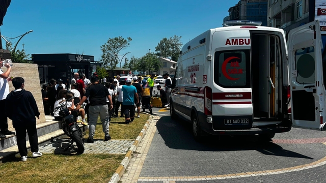 Akçakoca'da motosiklet ile otomobil çarpıştı 1 yaralı