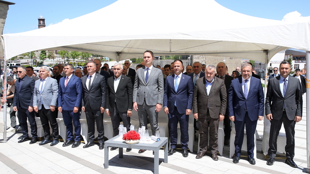 Erzurum'da usta öğreticiler eserlerini tarihi Çifte Minareli Medrese'de sergiledi