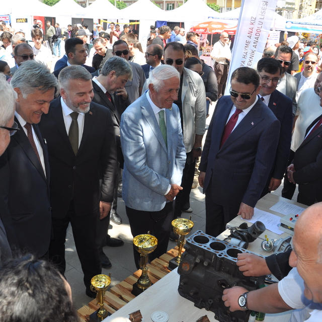 Kütahya'da Mesleki Eğitim, İstihdam ve Kariyer Fuarı açıldı