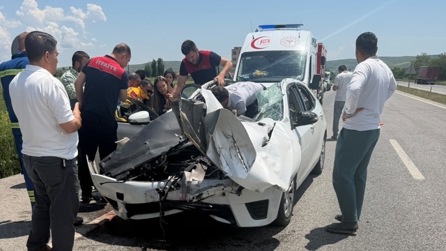 Hızlı Tren Kavşağı'nda kaza: 2 yaralı