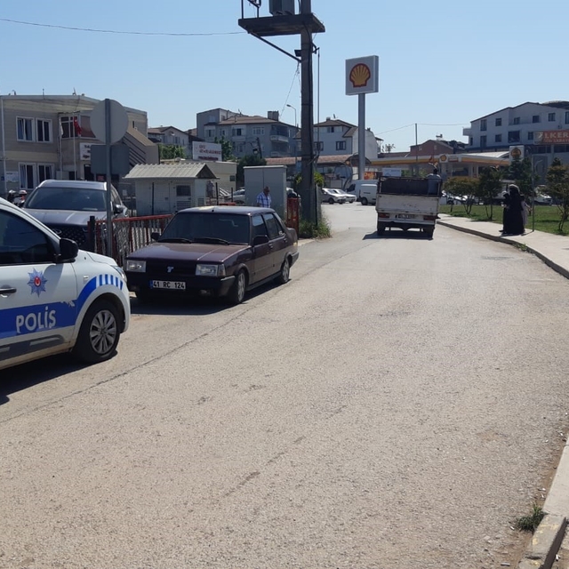 Hastane önünde tartıştığı kadını bıçakladı