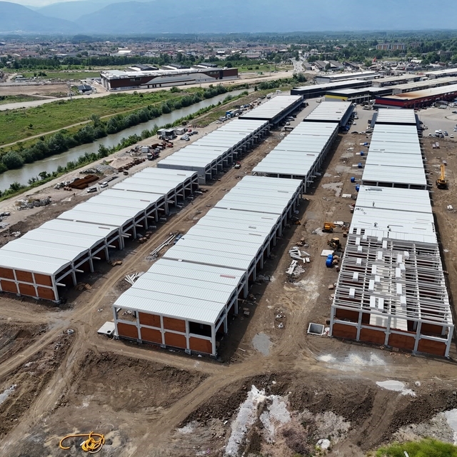 162 dükkanın imalatı büyük ölçüde tamamlandı