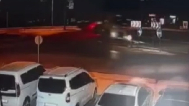 Gaziantep'te arpa yüklü tırın devrilme anı kamerada