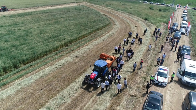 Edirne'de meralarda yeni model: Üretimden elde edilen gelir yine meraya yatırılacak
Hayvancılığa destek için başlatılan uygulamayla üretilen yem bitkileri uygun fiyatlarla hayvancılık yapan vatandaşlara ulaştırılacak