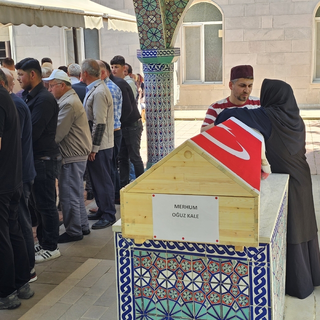 Düştüğü Kelkit Çayı'nda 7 gün sonra cesedi bulunan Oğuz toprağa verildi