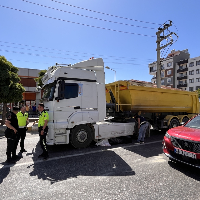 Muğla'da tırın çarptığı yaya hayatını kaybetti