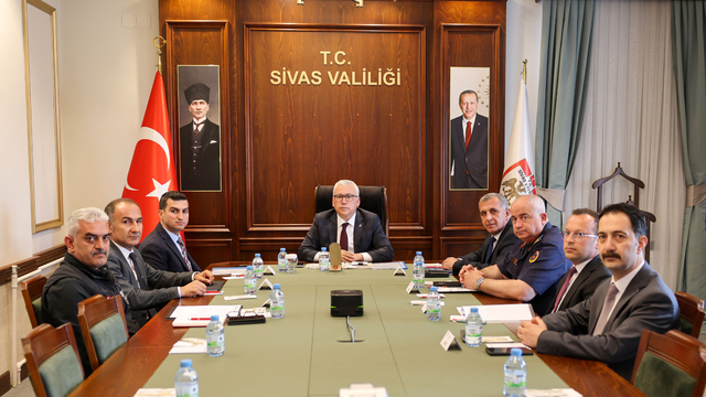 Sivas Valisi Şimşek, kene vakalarındaki artış nedeniyle vatandaşları uyardı: