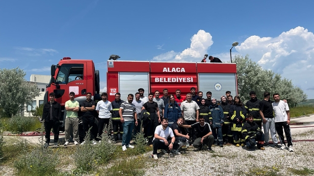 Alaca'da üniversite öğrencilerine uygulamalı yangın eğitimi