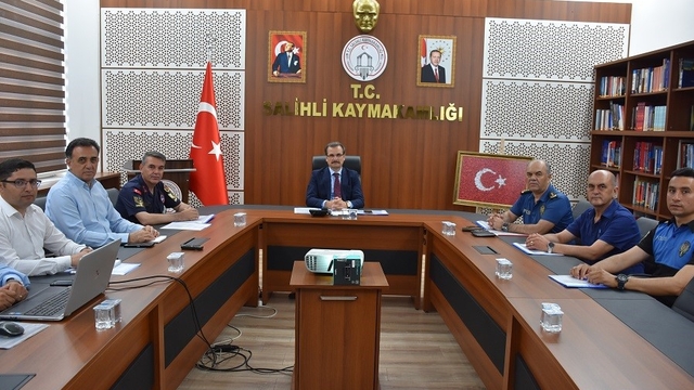 Salihli'de metruk binalara geçit yok