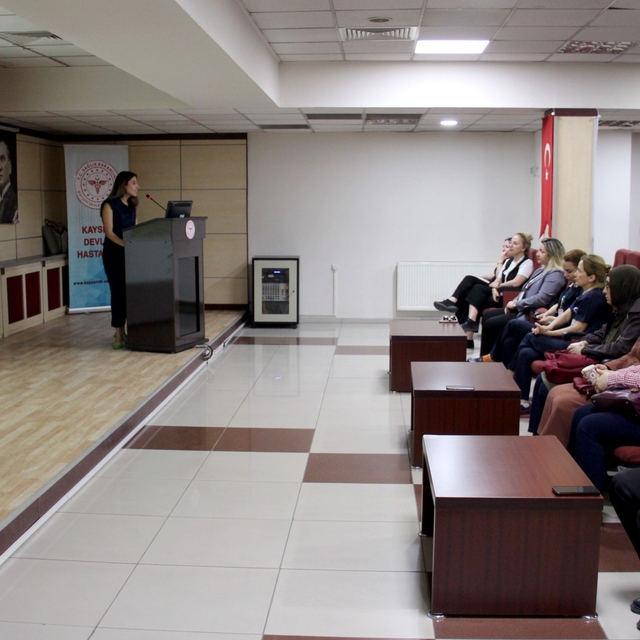 Hastane personeline 'Cilt Kanseri Farkındalık Eğitimi' verildi