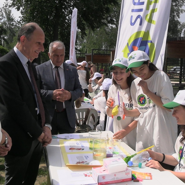 Edirne'de 'Çevre Şenliği' etkinliği renkli görüntülere sahne oldu
Edirne'de...