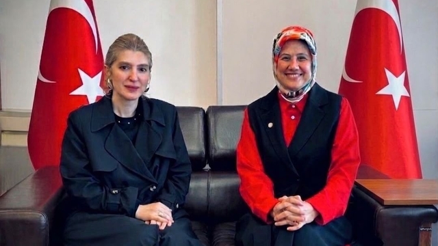 Ölmeztoprak'tan Kızılay'a Malatya vurgusu
"Malatya'mız kan hizmetlerinde stratejik bir merkez"
Ölmeztoprak, Türk Kızılay Genel Başkanı Prof. Dr. Fatma Meriç Yılmaz ile bir araya geldi