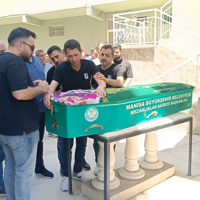 Mezuniyete giderken otobüs kazasında ölen Zehra gözyaşlarıyla uğurlandı