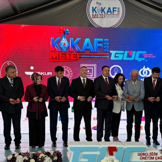 Kütahya'da İstihdam ve Kariyer Fuarı
Milli Eğitim Bakan Yardımcısı Cihad De...