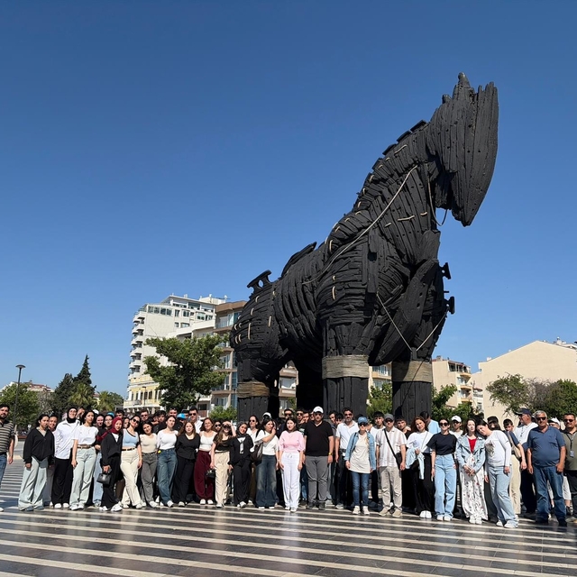 Tosya Belediyesi 100 öğrenciyi Çanakkale'ye götürdü