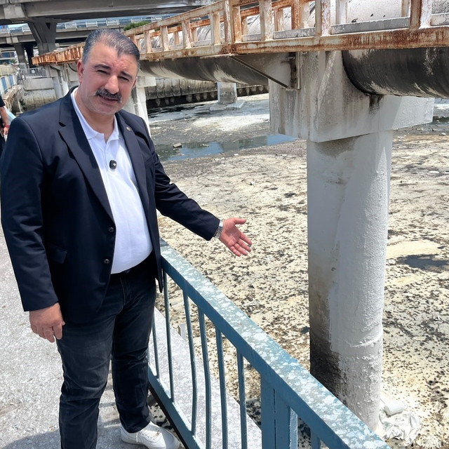 İzmir'de koku isyanı, Başdaş: "5 dakikadır maskesiz duramıyoruz"
Meles için...