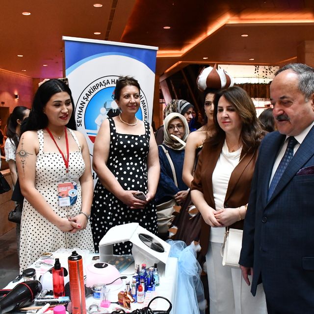 Adana'da "Hayat Boyu Öğrenme Şenliği" düzenledi
