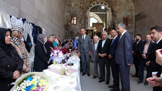 Tarihi mekanda el emeği ürünler görücüye çıktı