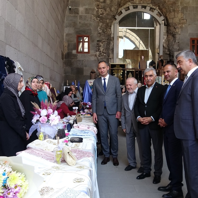 Tarihi mekanda el emeği ürünler görücüye çıktı