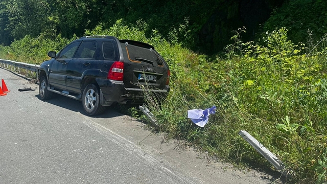 Bariyer aracın motoruna saplandı: 1 yaralı