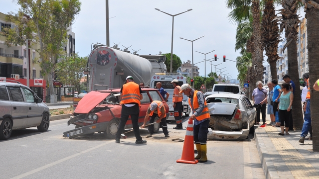Mersin'de zincirleme trafik kazası: 1 yaralı