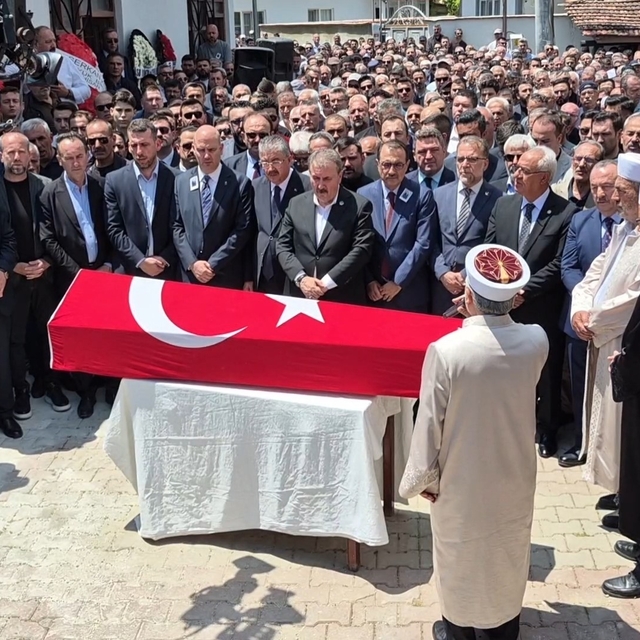 BBP Genel Başkanı Destici'nin ağabeyi son yolculuğuna uğurlandı
Cenaze nama...