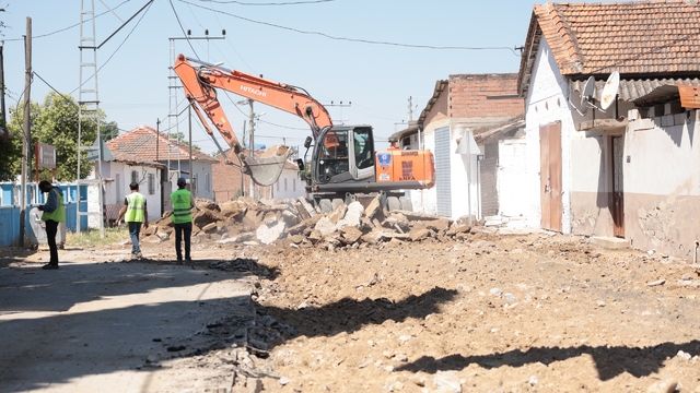 Hacıaliobası'nda yol çalışmaları başladı
Başkan Kaya: "Yaşam kalitesini artıracak hizmetleri sürdürmeye devam edeceğiz"