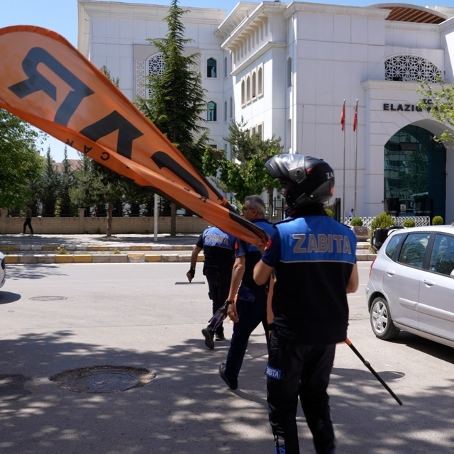 Elazığ zabıtasından  kaldırım denetimi