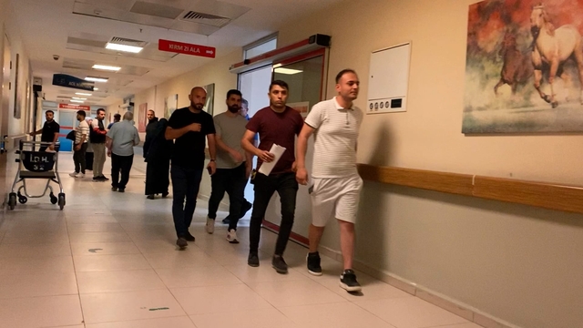 Kaza sonrası kaçan alkollü sürücü, otomobilinin düşen plakasından yakalandı (2)