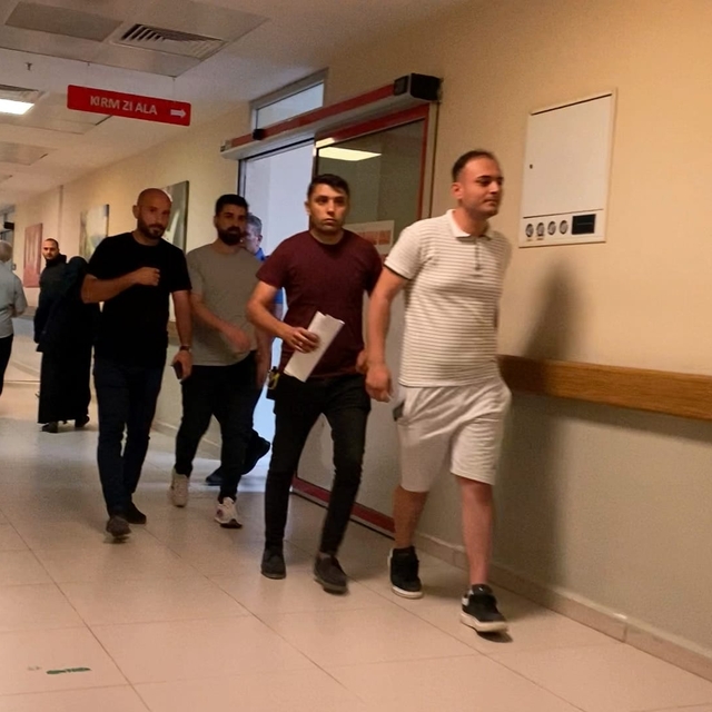 Kaza sonrası kaçan alkollü sürücü, otomobilinin düşen plakasından yakalandı...
