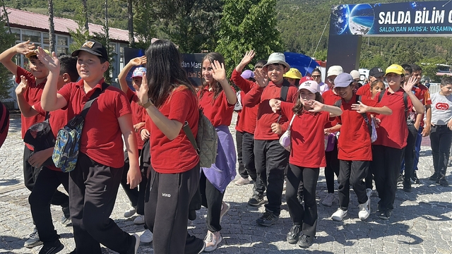 Salda Gölü kıyısında bilim şöleni: Öğrenciler ve bilim insanları bir araya geldi