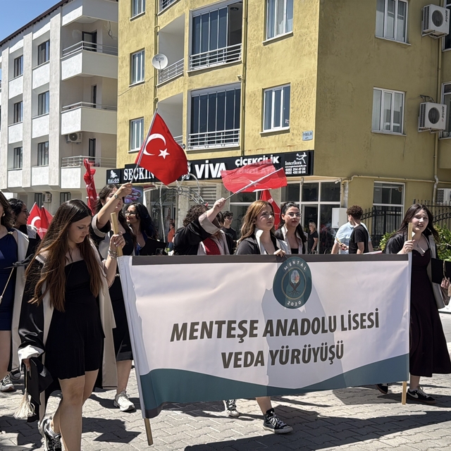 Menteşe Anadolu Lisesi'nde  3. Geleneksel Veda Yürüyüşü gerçekleşti