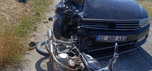 Otomobil ile motosiklet çarpıştı: 2 ağır yaralı