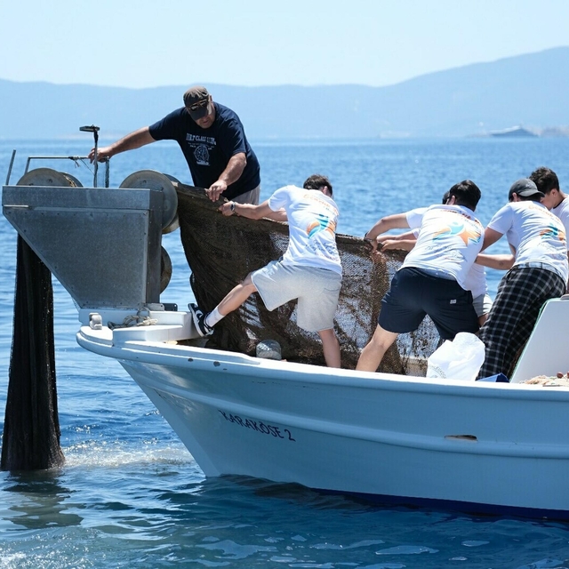 Bodrum'da denizden 2 bin metrekare hayalet ağ çıkarıldı