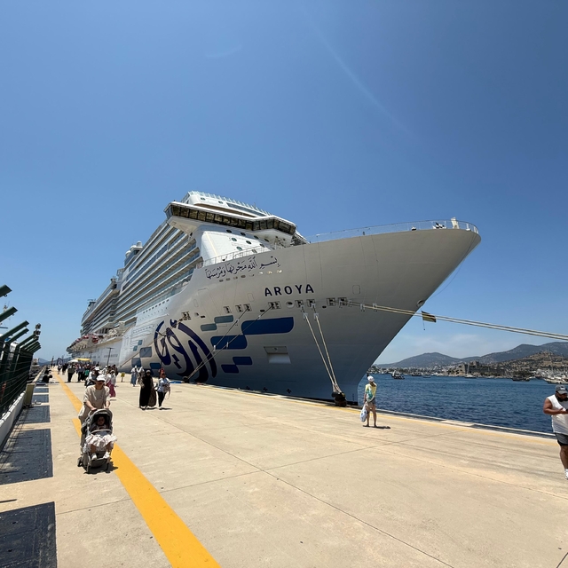 Bodrum'a "Aroya" kruvaziyeriyle 2 bin 124 turist geldi