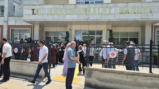 Hemşire adayının ölümüne neden olan şoför mahkemede konuştu
"Kaza anında Eda Nur'u görmedim, çarptığımızı fark etmedim"