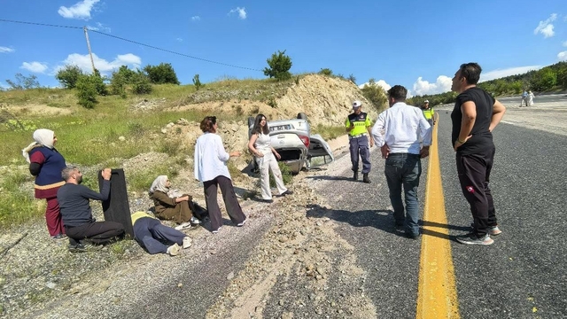 Elazığ'da otomobil takla attı: 3 yaralı