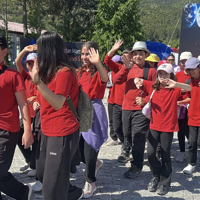 Salda Gölü kıyısında bilim şöleni: Öğrenciler ve bilim insanları bir araya...