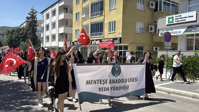 Menteşe Anadolu Lisesi'nde  3. Geleneksel Veda Yürüyüşü gerçekleşti
