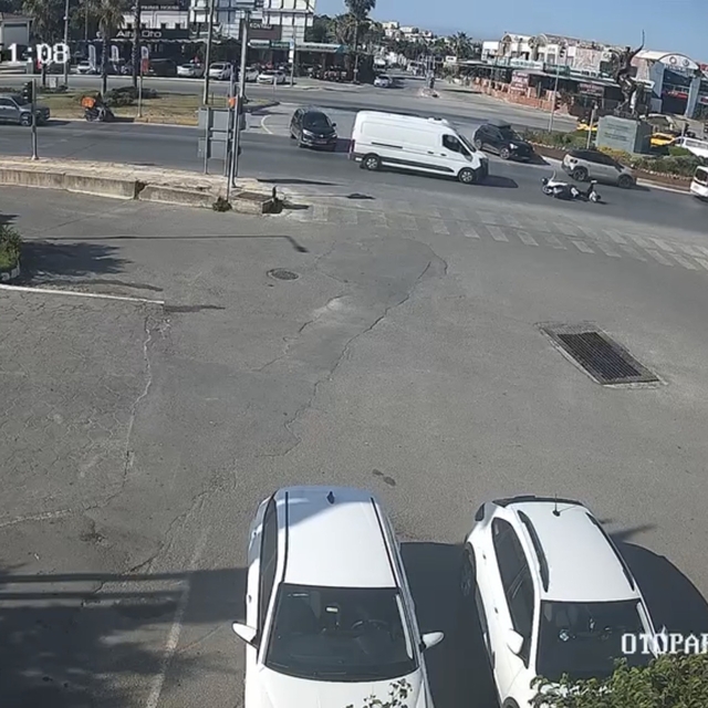Bodrum'daki kaza kamerada: "Motosiklet savruldu, 2 kişi yaralandı"