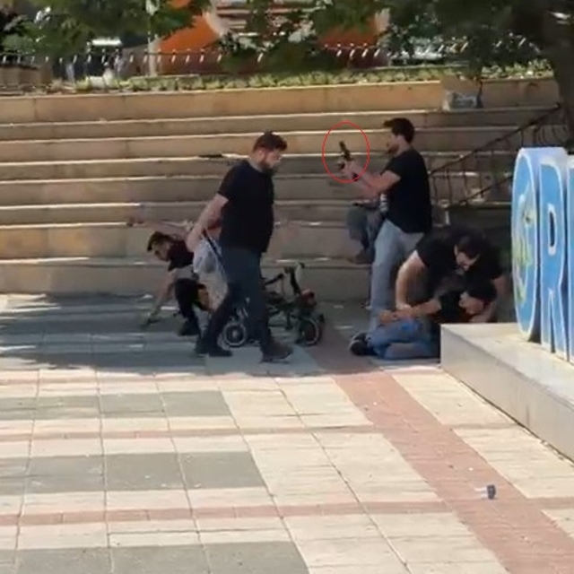 Sivil polisler bıçaklı kavgaya havaya ateş açarak müdahale etti