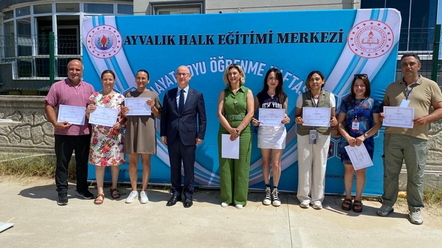Ayvalık'ta emek ve azmin buluştuğu AHEM sergisine yoğun ilgi
Ayvalık'ta "Hayat Boyu Öğrenme Haftası" sergisi açıldı