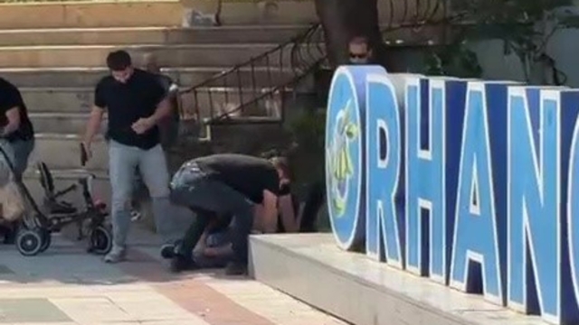 Bıçaklı kavgaya sivil polis müdahale etti