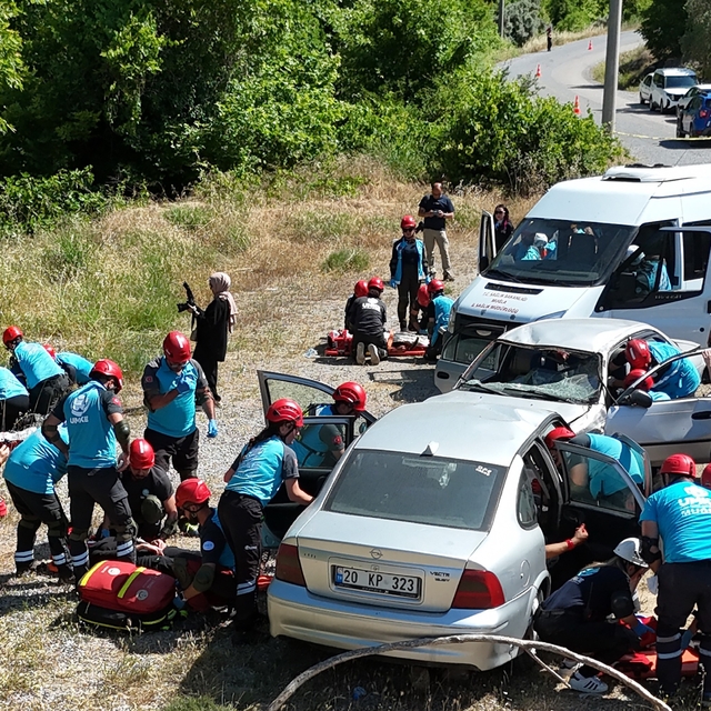 UMKE ekiplerinden kaza tatbikatı