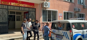 Manisa'da pompalı tüfekli saldırı 1'i ağır 2 yaralı; şüphelilerden1'i tutuk...