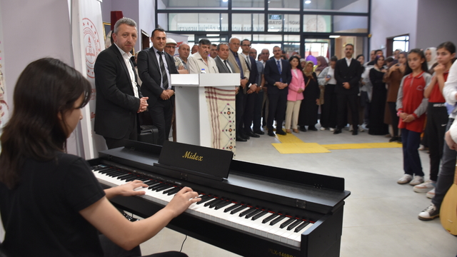 Boyabat'ta yıl sonu sergisi açıldı